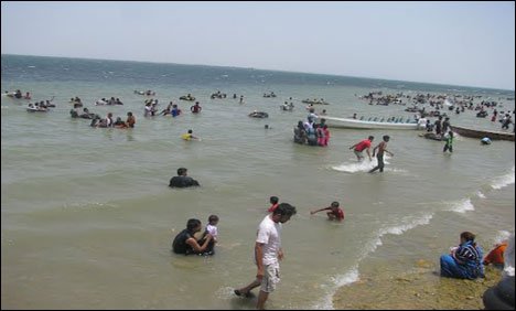 کینجھر جھیل میں دفعہ 144 ختم، سیاحوں کی آمد اور جھیل میں نہانے کی اجازت