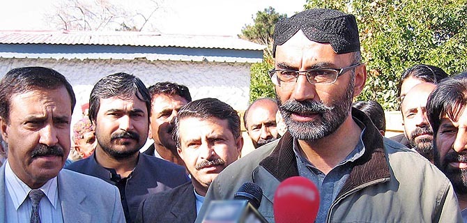 طاہر القادری خفیہ ایجنڈے پر کام کرہے ہیں: لشکری رئیسانی