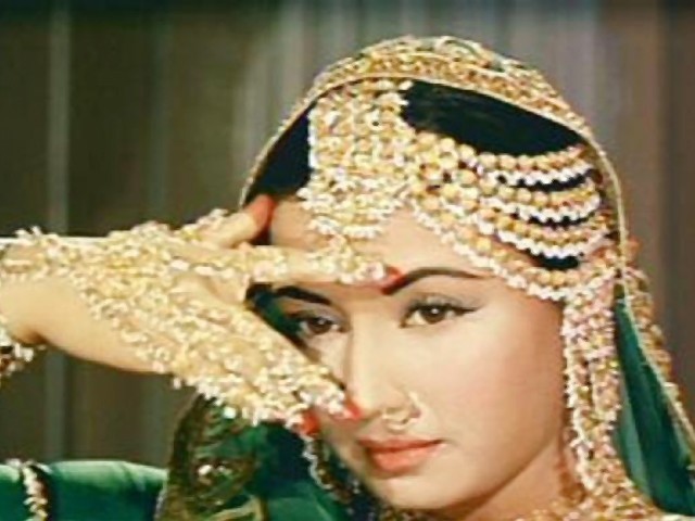 بالی ووڈ کی ٹریجیڈی کوئین مینا کماری کی آج  82  ویں سالگرہ منائی جارہی ہے