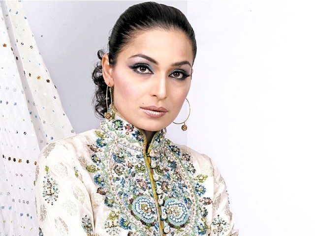 میرا نے تھیٹر میں بھی میدان مار لیا،  بہترین پرفارمنس پر خوب داد سمیٹی