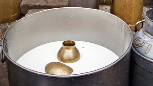 ناقص صفائی : 5 ہوٹل اور آئسکریم کارنر سیل، 2060 لٹر دودھ ضبط