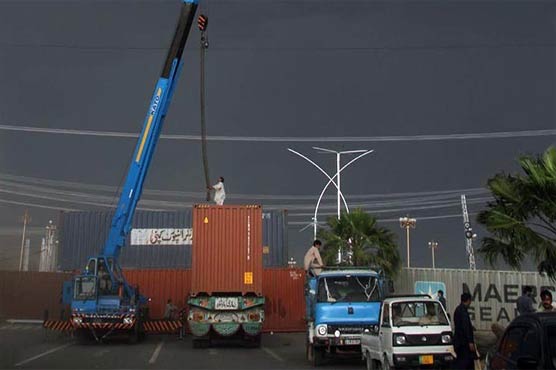 ماڈل ٹاون کو پھر سیل کرنے کی تیاری ، کنٹینر آ گئے