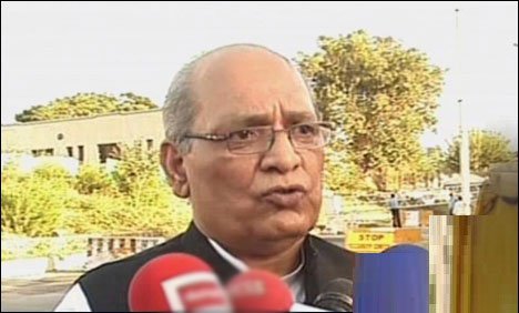 نواز شریف وزیراعظم ہیں اور رہیں گے، مشاہد اللہ خان