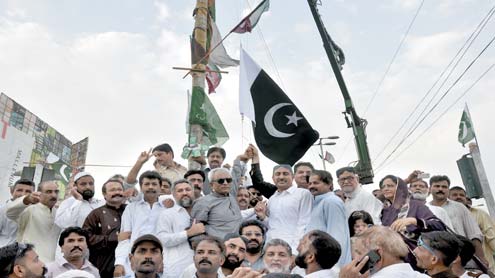 ن لیگ کی جشن آزادی تقریبات شروع، پرچم کشائی