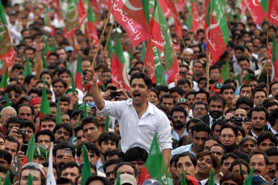 اک ہنگامے پہ موقوف ہے گھر کی رونق