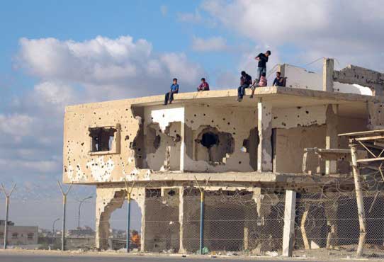 اسرائیلی بربریت ،اغوا کے الزام میں دو فلسطینیوں کے گھر تباہ