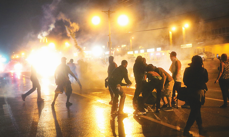 امریکی قصبے میں کرفیو کی خلاف ورزی پر سات مظاہرین گرفتار