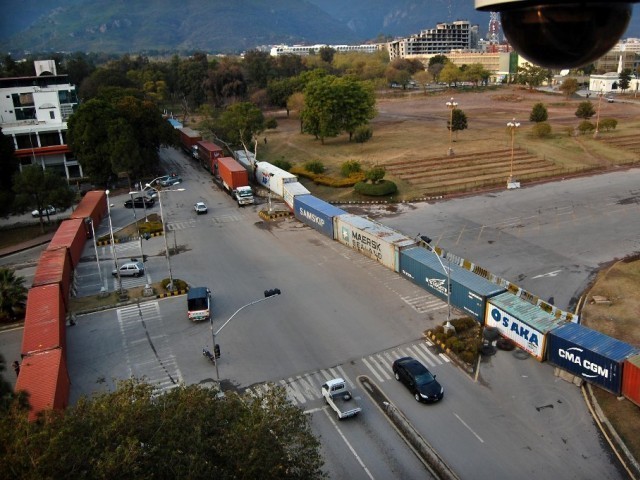 ریڈ زون میں ریڈ الرٹ، سرکاری عمارتوں پر شارپ شوٹر تعینات، لاہور پولیس کے 1500 اہلکار بھی پہنچ گئے