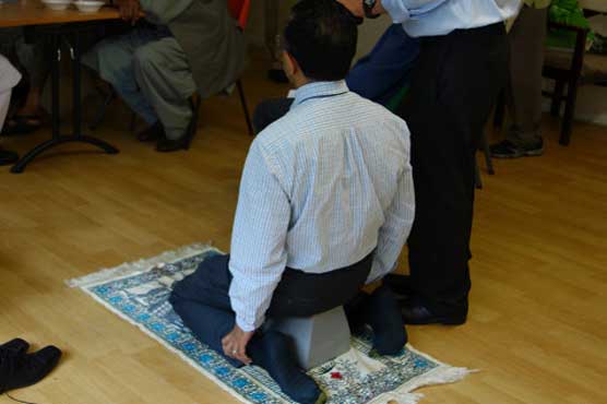 گھٹنے , جوڑوں کے درد میں مبتلا نمازیوں کے لئے خصوصی گدی والا جائے نماز