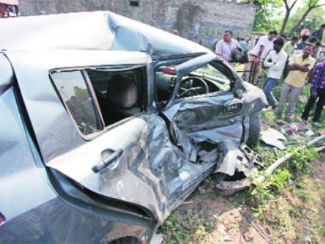 مقبوضہ کشمیر میں گاڑی کھائی میں گرنے سے 8 افراد ہلاک، 3 زخمی