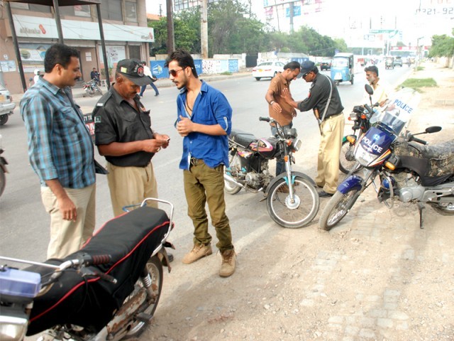 اسٹریٹ کرائم بے قابو، پولیس موٹر سائیکل اسکواڈ شہریوں کو لوٹنے میں مصروف