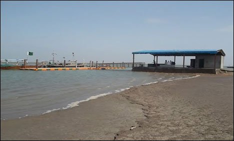 ٹھٹھہ: ماہی گیروں کی لانچ ڈوب گئی، 15 میں 7 کو بچا لیا گیا