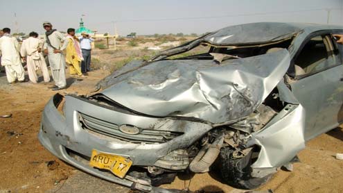 قومی شاہراہ پر ٹریفک حادثہ، ایک شخص ہلاک، 5 زخمی