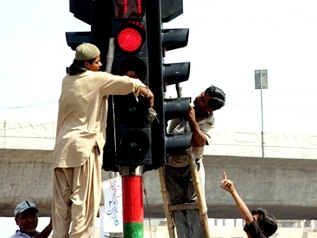 ٹریفک سگنل کو ایل ای ڈی میں تبدیل کرنے کا منصوبہ التوا کا شکار