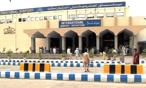 پشاور ایئرپورٹ پر کابل سے آنے والے کارگو طیارے پر فائرنگ