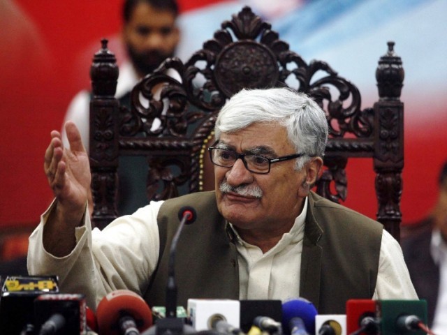 عمران خان کو سیاسی شہید نہیں بننے دینگے: اسفند یار ولی خان