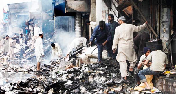 بولٹن مارکیٹ، دکانوں میں آتشزدگی، لاکھوں کا کپڑا خاکستر