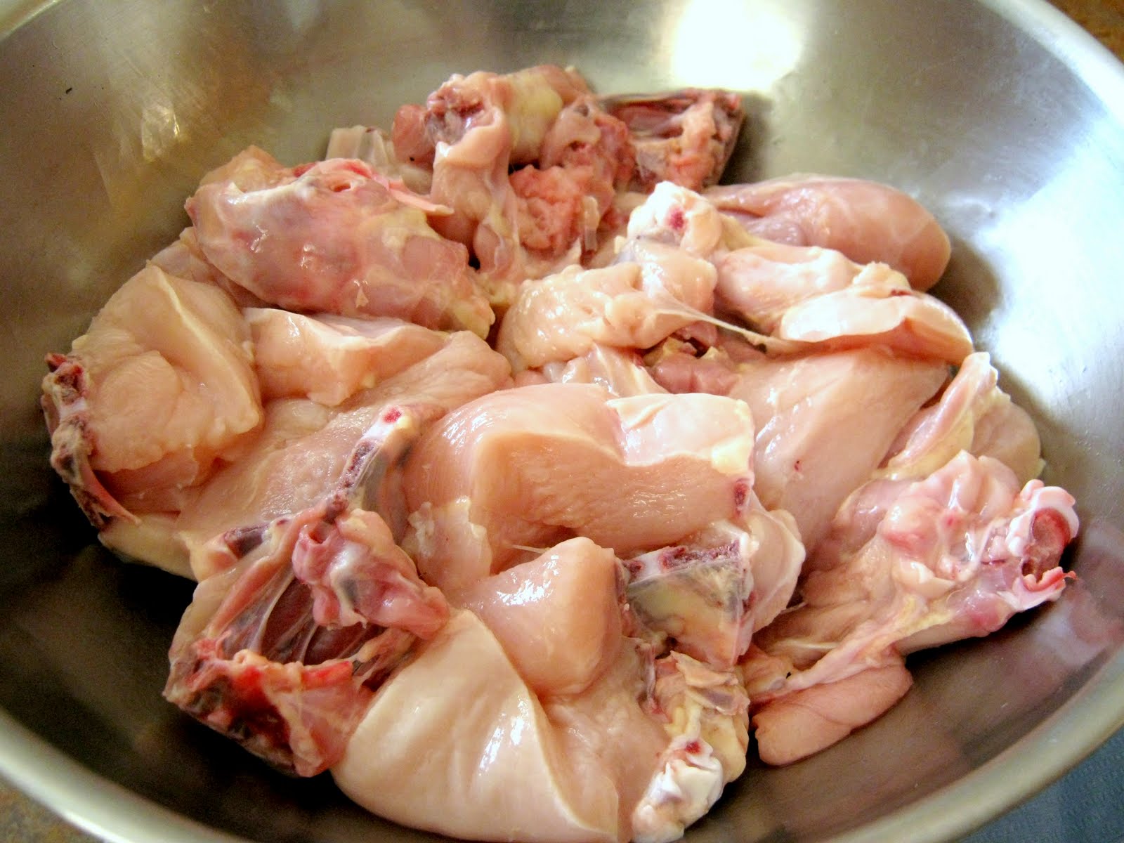 کراچی : مرغی کے گوشت کی قیمت میں فی کلو 40  روپے کمی