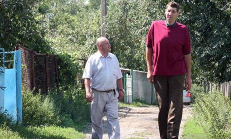 دنیا کا طویل القامت یوکرینی شخص 44 انتقال کر گیا