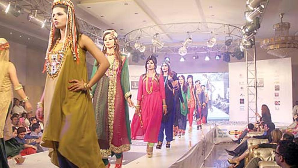 سیلا ب زدگان کی امداد کیلئے فیشن شو