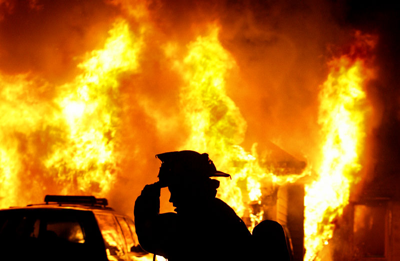 معمولی تنازع پر مخالفین نے خاتون کے گھر کو آگ لگا دی