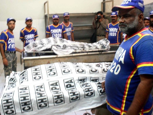 کراچی میں فائرنگ سے پولیس اہلکار سمیت 3 افراد قتل