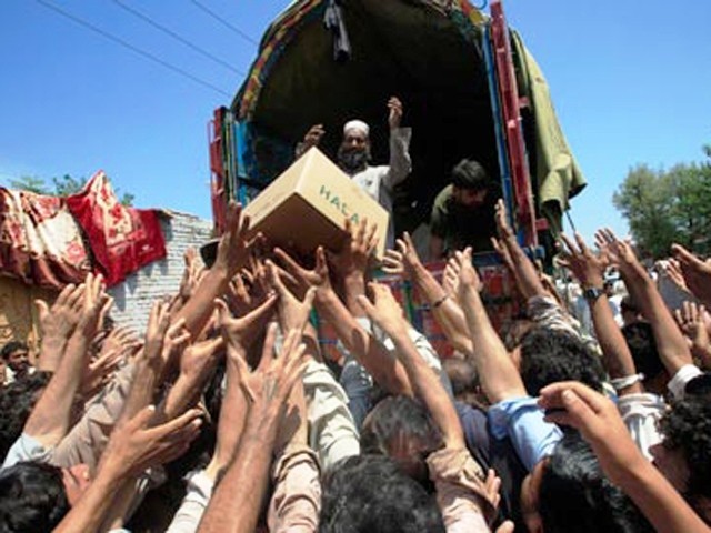 سیلاب متاثرین کے صبر کا پیمانہ لبریز، ریلیف کیمپ پر دھاوا بول دیا