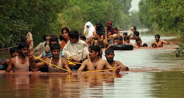 سیلاب متاثرین کی امداد ”ووٹروں ” میں ہی کیوں؟