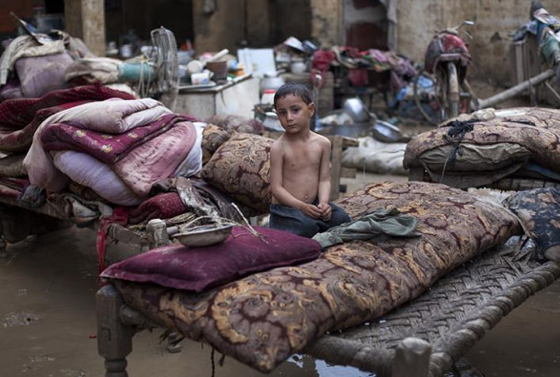 سیلاب کی تباہ کاریاں زندگی مفلوج