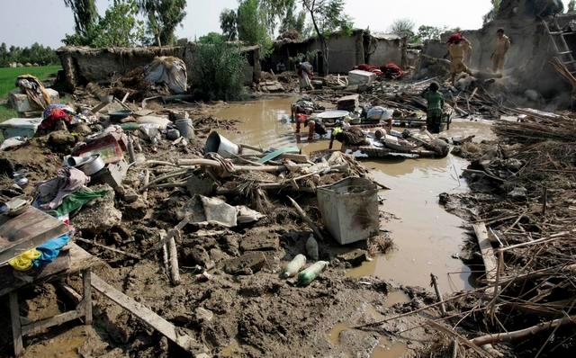بستیاں اجڑ گئیں، پل گر گئے، مویشی بہہ گئے، ہزاروں افراد بے گھر