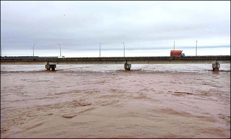 ضلع سرگودھا اور چنیوٹ میں سیلابی ریلے، سیکڑوں مکانات گراد دیئے