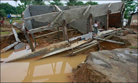 بھارت : سیلاب اور لینڈ سلائڈنگ، 43 افراد ہلاک، متعدد لاپتہ