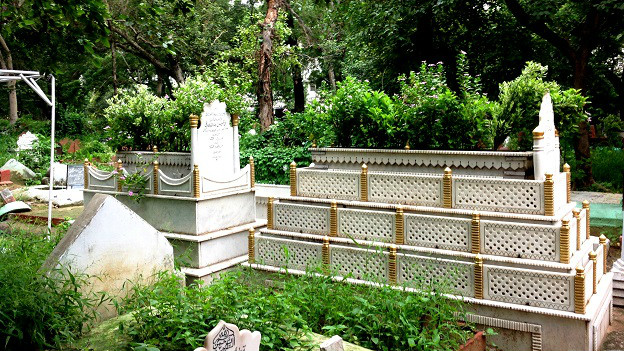 دہلی سے غائب ہوتے قبرستان