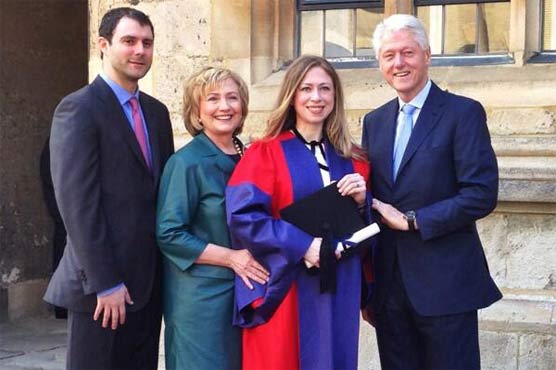 بل اور ہیلری کلنٹن دادا دادی ، چیلسی نے بیٹی کو جنم دیا