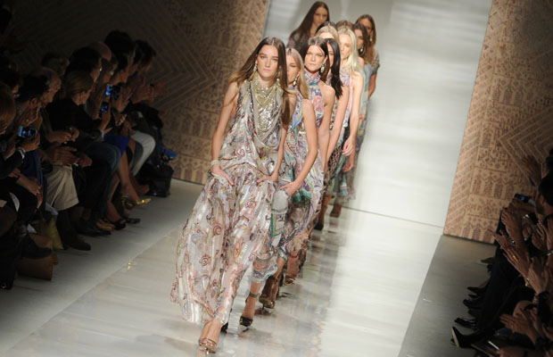 اٹلی : فیشن ویک کا آغاز، ملبوسات کے نئے ڈیزائن متعارف