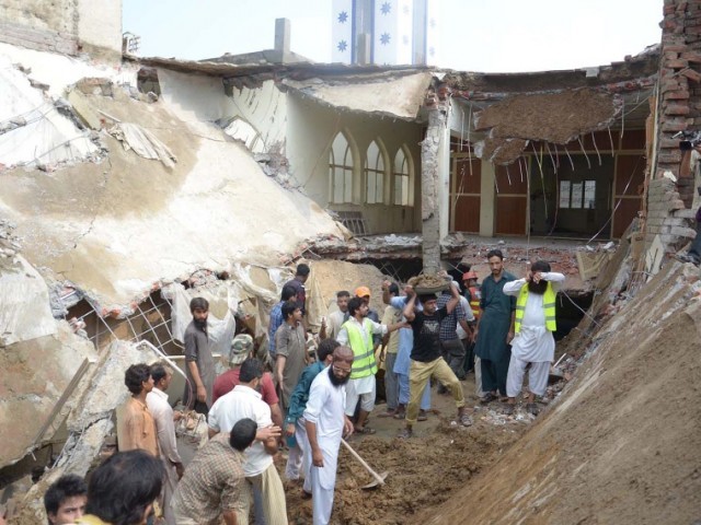 لاہور: مسجد کی چھت گرنے سے جاں بحق ہونیوالے 14 افراد کی نماز جنازہ ادا