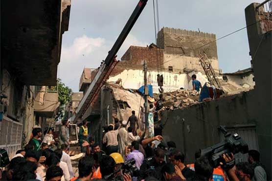 لاہور میں مسجد کی چھت گر گئی، 9 افراد جاں بحق، متعدد دب گئے
