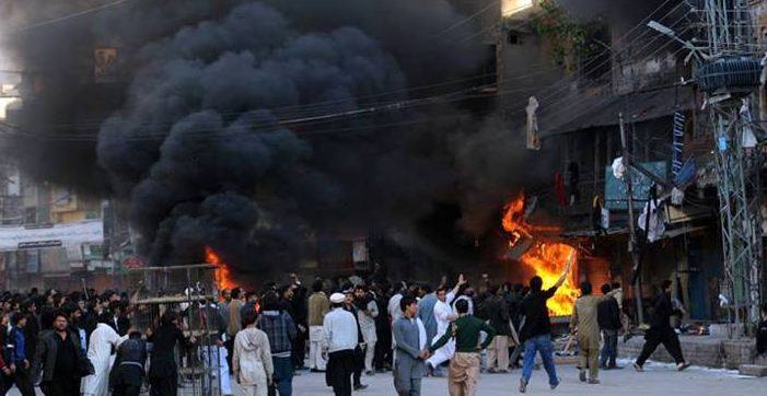 راجہ بازار کی مارکیٹ میں آتشزدگی، لاکھوں کا کپڑا خاکستر