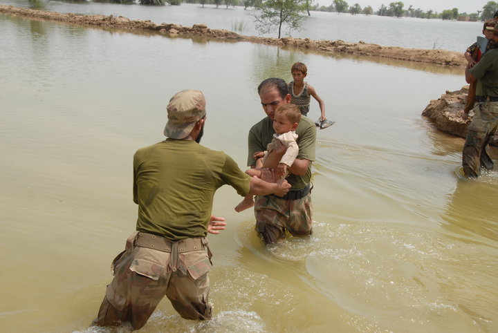 ملتان میں شہری کو بچاتے ہوئے نائب صوبے دار شہید