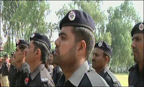 ملتان: پولیس اہلکاروں کی ٹریننگ کے بعد پاسنگ آؤٹ پریڈ