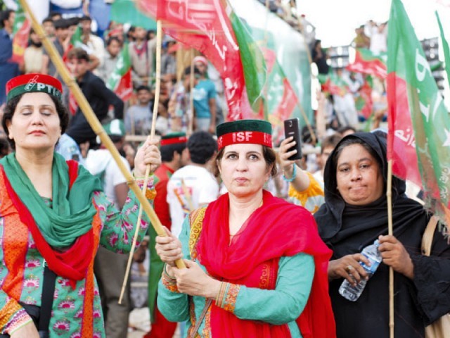 دھرنوں کا چالیسواں آ گیا مگراستعفیٰ۔۔۔۔؟