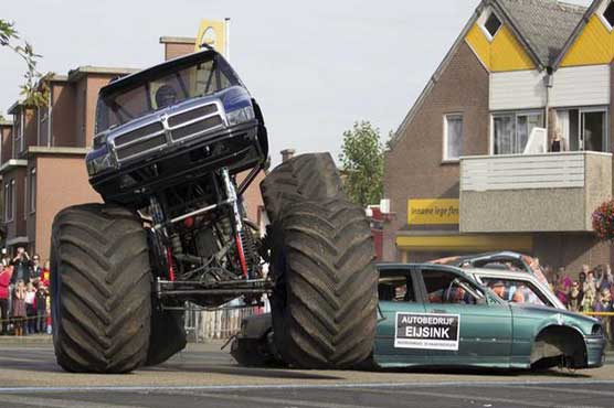 ہالینڈ: سٹنٹ شو کے دوران ٹرک شائقین پر چڑھ دوڑا، تین افراد ہلاک