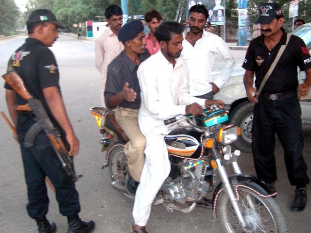 ڈبل سواری پر 461  موٹرسائیکل سواروں کیخلاف مقدمات درج