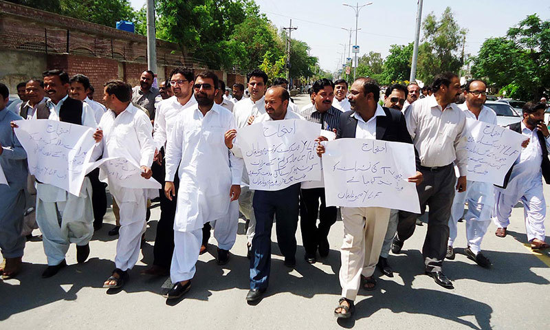 صحافیوں کے قتل اور جیو کے دفتر پر حملوں کیخلاف کئی شہروں میں مظاہرے