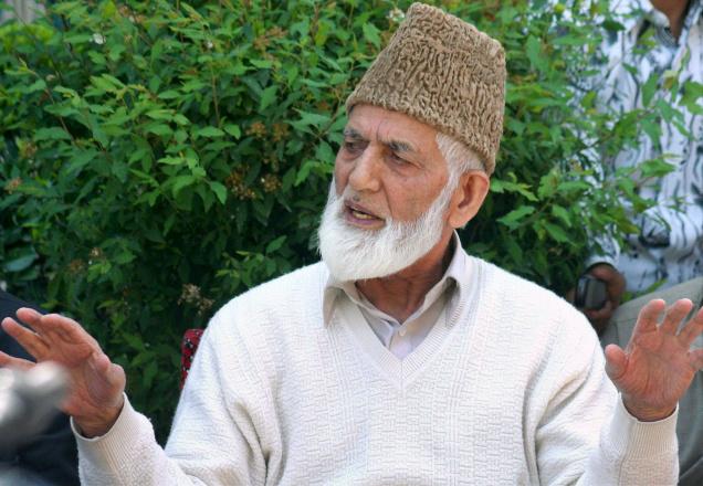 سیلاب متاثرین کیلئے بیرونی امداد روک کر بھارت سیاست چمکا رہا ہے: علی گیلانی