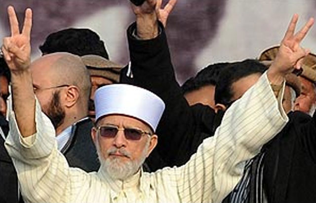 ڈاکٹر طاہر القادری انقلاب مارچ کے شرکاء میں گھل مل گئے