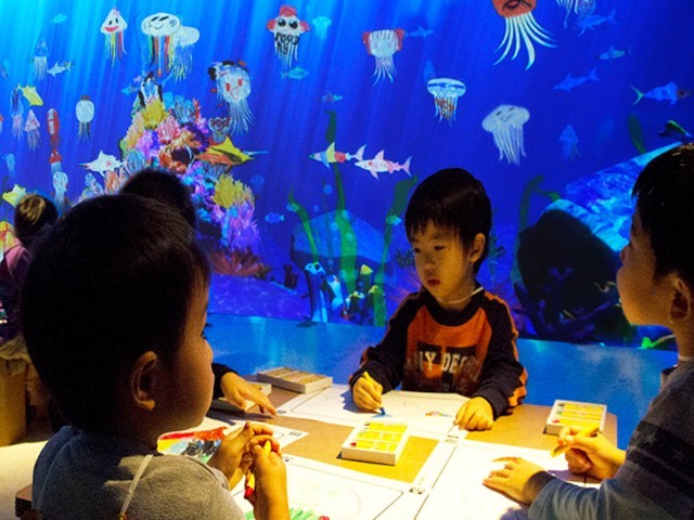 ٹوکیو میں کاغذ پر بنائی گئی بے جان مچھلیوں کو زندگی مل گئی