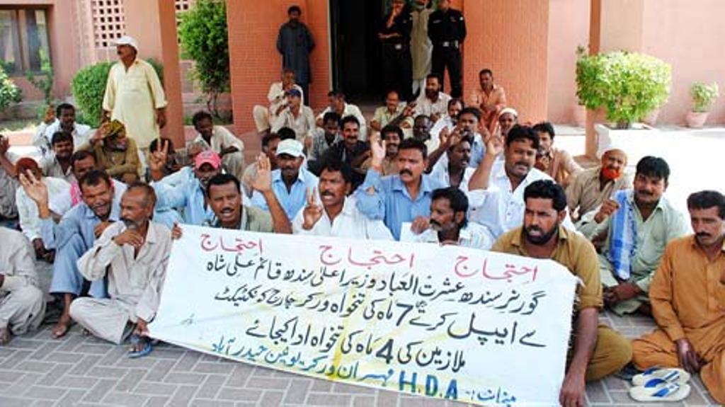 حیدرآباد، تنخواہوں سے محروم واسا ملازمین کی دفاتر کی تالا بندی