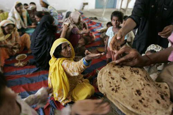 سرکاری اعلانات کے باوجود مٹھی میں امدادی سامان تقسیم نہ ہو سکا