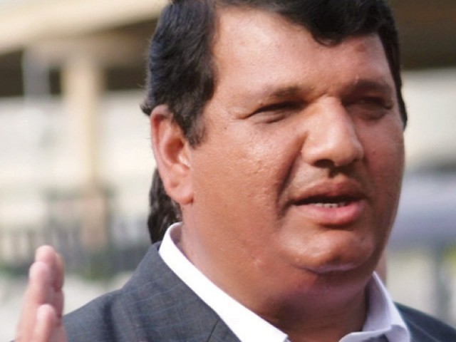 وزیراعظم کے مشیر امیرمقام کا بیٹا 2 نمبری پر یونیورسٹی سے نکال دیا گیا